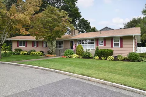 88 Hilary Dr, Providence, RI 02908