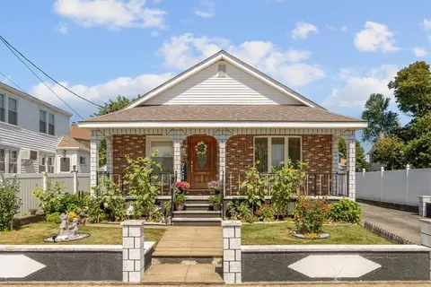 22 Whittier Rd, Pawtucket, RI 02861