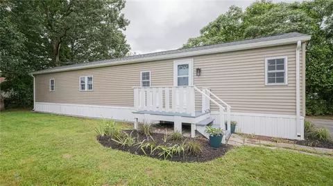 3 Kitty Hawk Ln, Coventry, RI 02816