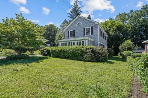 214 Oakley Rd, Woonsocket, RI 02895