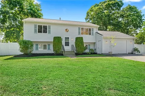 38 Bayonne Ave, Warwick, RI 02889