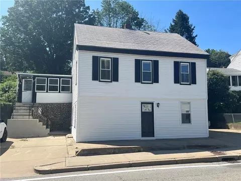 40 Main St, Hope, RI 02831