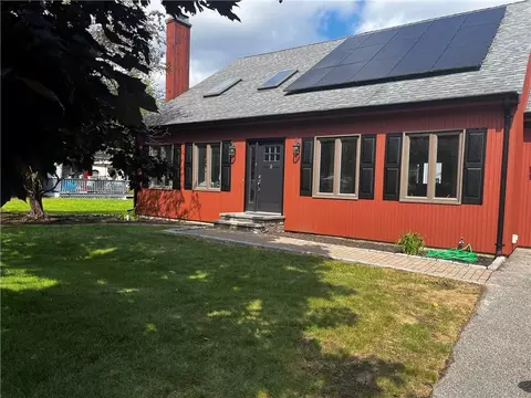 6 Belvedere Dr, Bristol, RI 02809