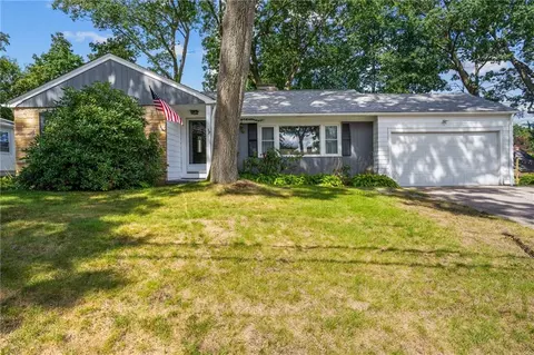 139 Rangeley Rd, Cranston, RI 02920