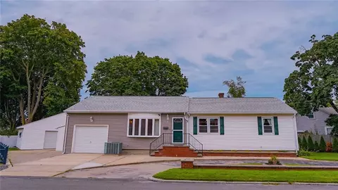 928 Roger Williams Ave, East Providence, RI 02916