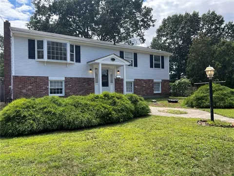 130 Keeley Ave, Warwick, RI 02886