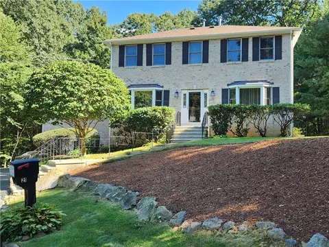 21 Pine Hill Dr, Cranston, RI 02921