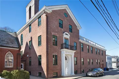 27 High St #6, Newport, RI 02840