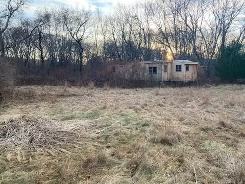 373 Slocum Rd, Saunderstown, RI 02874