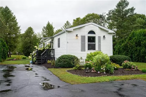 12 Kelly Ln, Coventry, RI 02816