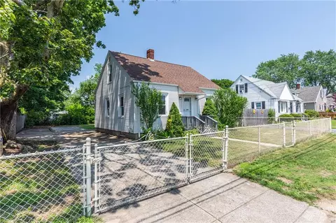 14 Archer St, Pawtucket, RI 02861
