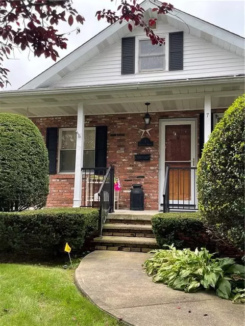 7 Belcourt Ave, North Providence, RI 02911