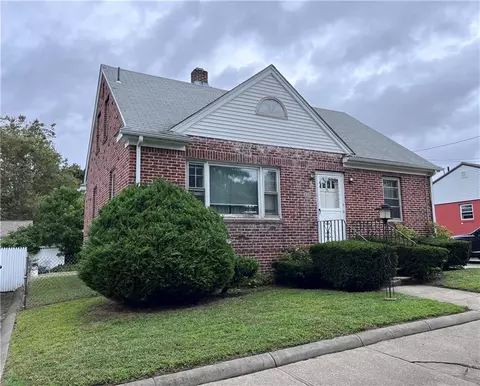 21 Erie St, Providence, RI 02908