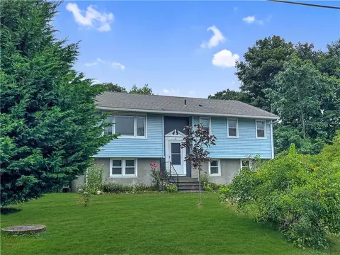 37 Marion Dr, Charlestown, RI 02813