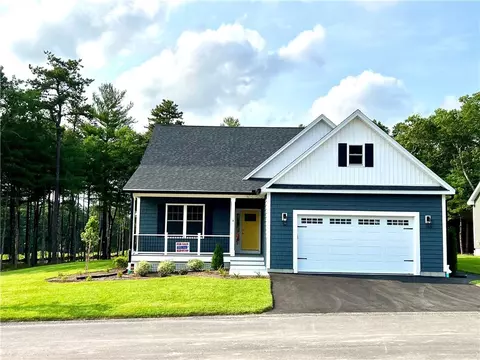 3 Sunset Lake Cir, Coventry, RI 02816