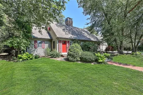 14 Bridgham Farm Rd, East Providence, RI 02916