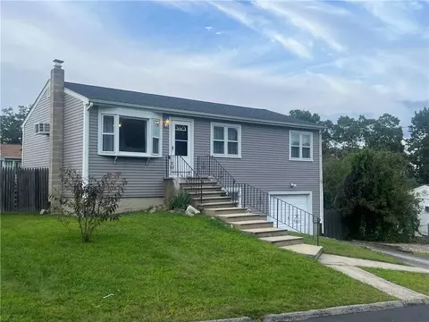 18 Camille Dr, Johnston, RI 02919