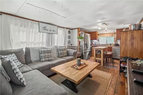 142 E Killingly Rd, Foster, RI 02825