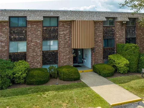 510 Child St #202A, Warren, RI 02885