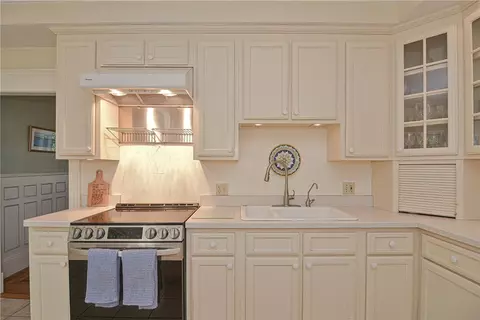961 Mendon Rd, Woonsocket, RI 02895 photo 18