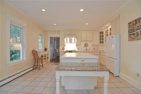 961 Mendon Rd, Woonsocket, RI 02895 photo 13