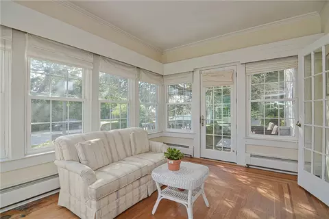 961 Mendon Rd, Woonsocket, RI 02895 photo 9