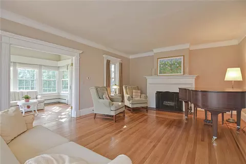 961 Mendon Rd, Woonsocket, RI 02895 photo 7