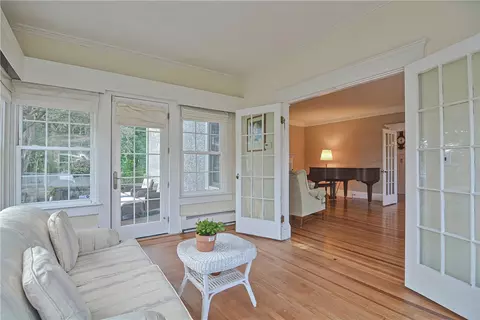 961 Mendon Rd, Woonsocket, RI 02895 photo 8