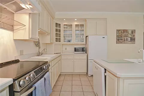 961 Mendon Rd, Woonsocket, RI 02895 photo 17