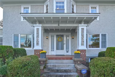 961 Mendon Rd, Woonsocket, RI 02895 photo 2