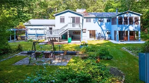 10 Angell Rd, Glocester, RI 02814