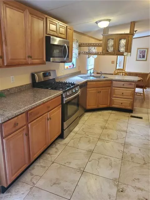 93 Lear Dr, Coventry, RI 02816 photo 3
