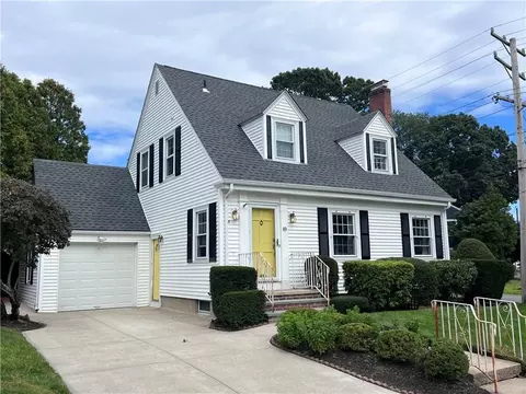 89 Preston Dr, Cranston, RI 02910