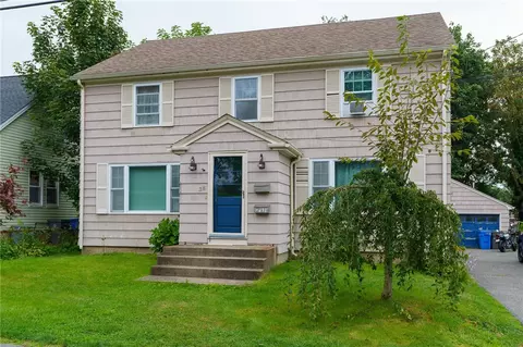 38 Freeborn St, Middletown, RI 02842