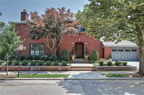 53 Stimson Ave, Providence, RI 02906