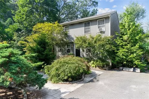 99 Pleasant St, Warwick, RI 02886