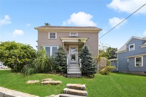 824 Main Rd, Tiverton, RI 02878