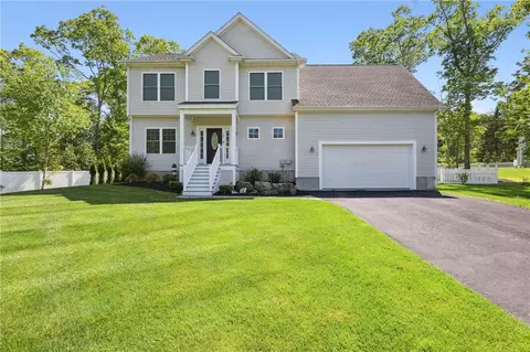 37 Luke Dr, Tiverton, RI 02878