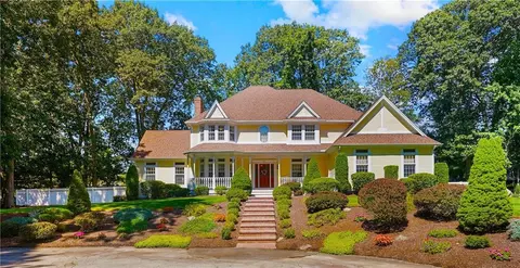 21 Stillwater Dr, Cumberland, RI 02864