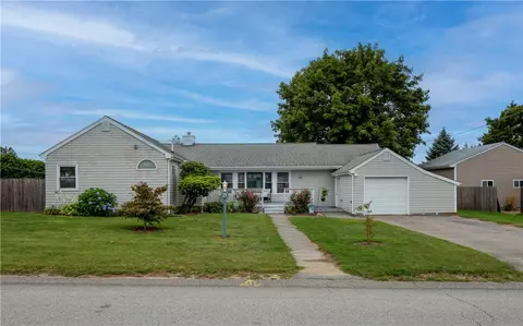 25 Arbor Ter, Tiverton, RI 02878