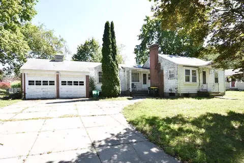 52 Deer Run Trl, Smithfield, RI 02917