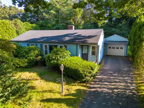 11 Stuart St, Westerly, RI 02891