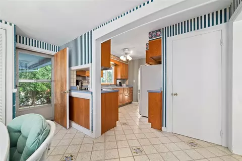 11 Stuart St, Westerly, RI 02891 photo 8