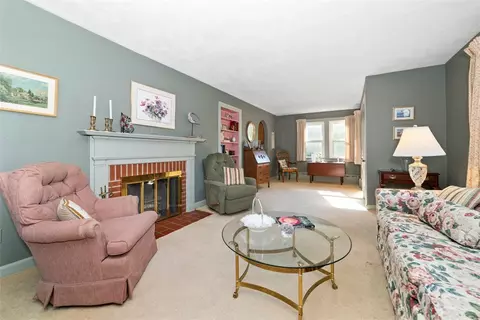 11 Stuart St, Westerly, RI 02891 photo 9