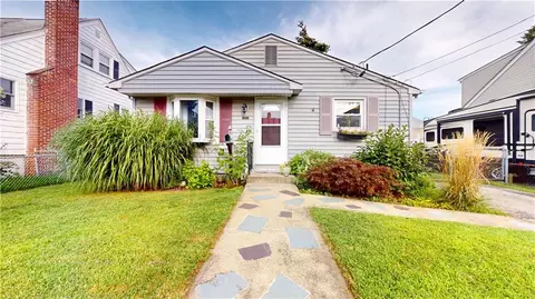 66 Rowe Ave, Pawtucket, RI 02861