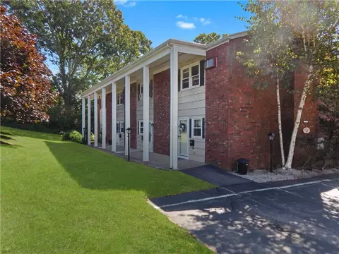 17 Crestview Dr #5A, Westerly, RI 02891