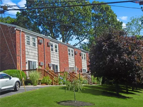 17 Crestview Dr #5A, Westerly, RI 02891 photo 2