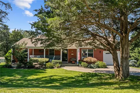 15 Lewis St, Tiverton, RI 02878