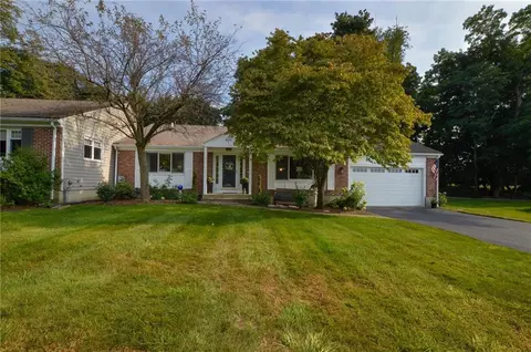 17 Hanley Farm Rd #17, Warren, RI 02885