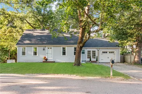 51 Quaid Ln, Warwick, RI 02886